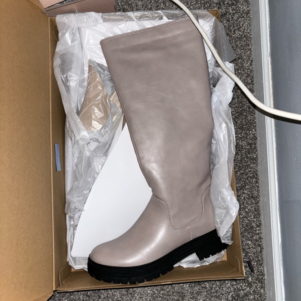 Brand new never worn still in box boots